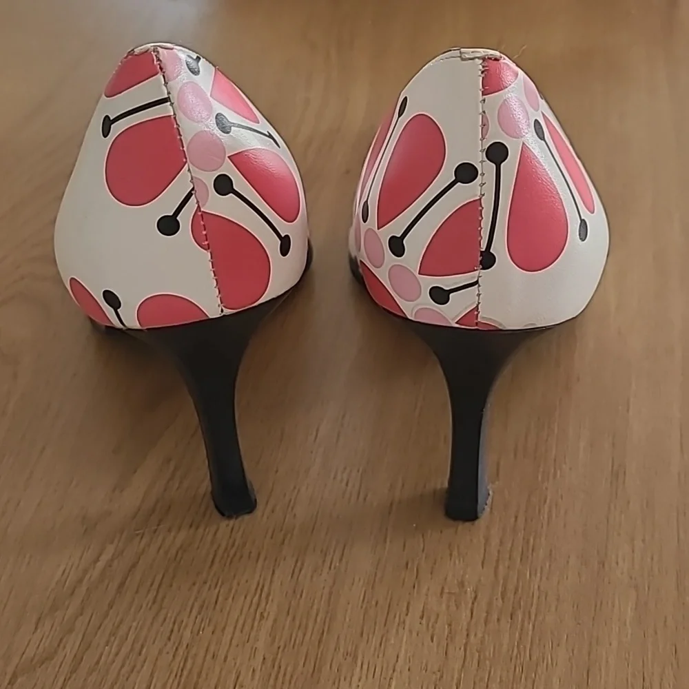 Shoes - Picture 2 of 6